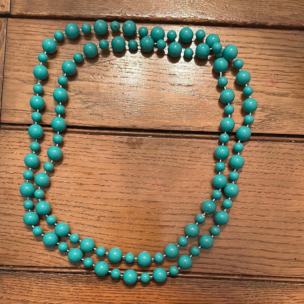 Elegant Turquoise Beaded Necklace